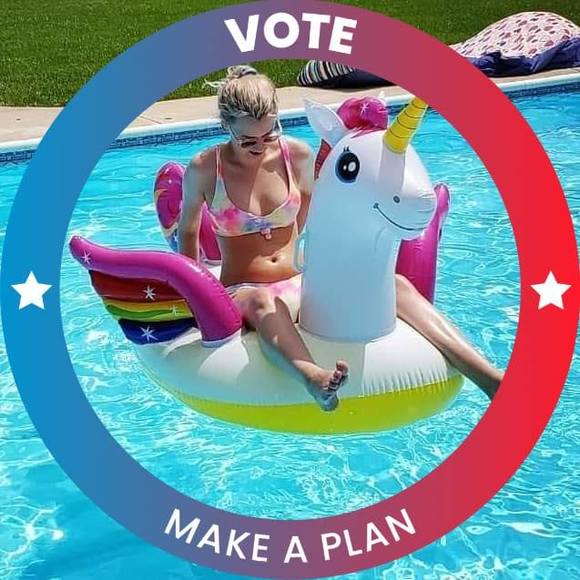 Profile Picture of Madison Enderson (@madisonindasun) on Poshmark