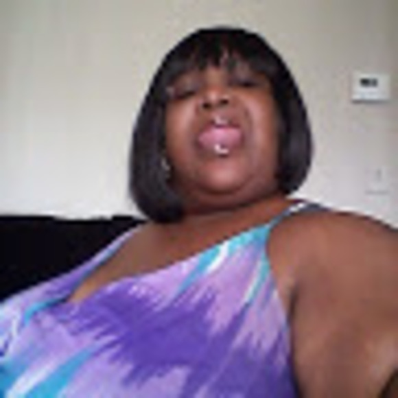 Profile Picture of Cassandra Craig (@toodie8760) on Poshmark