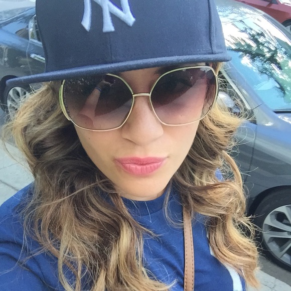 Profile Picture of Andrea Papaleo (@ddrree) on Poshmark