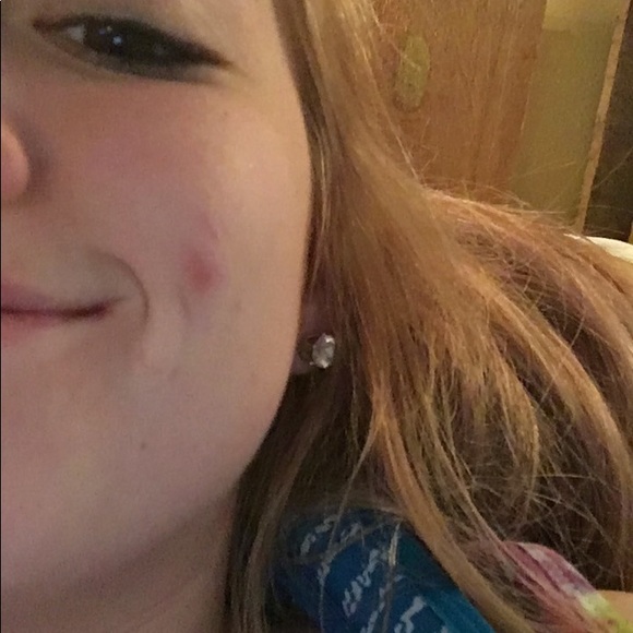 Profile Picture of Alice Arnold (@alicearnold77) on Poshmark
