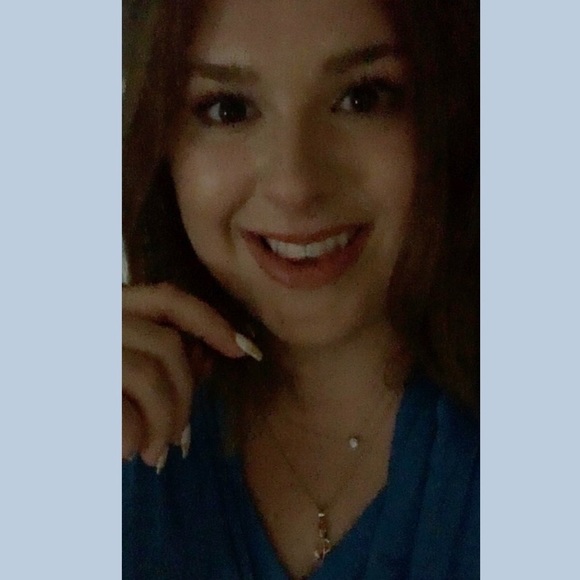 Profile Picture of Haley Clements (@haleyliza27) on Poshmark
