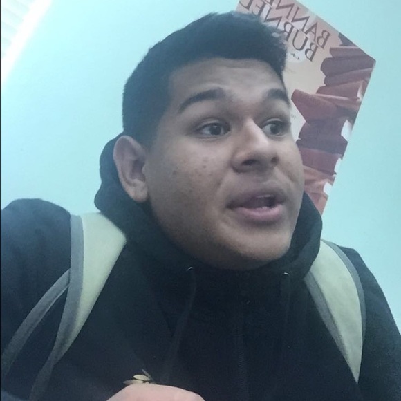 Profile Picture of Alex Bermudez (@alexxxcantswim) on Poshmark