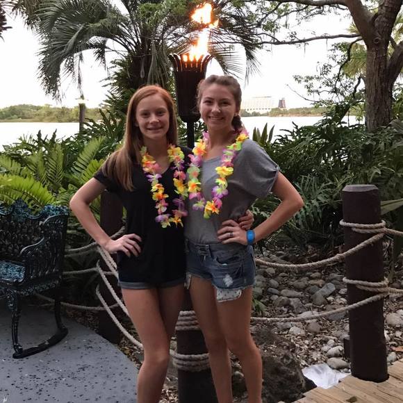 Profile Picture of Tiffany Weakley (@tiffanyweakley) on Poshmark