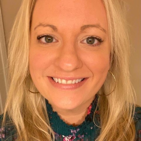 Profile Picture of Mandy Klink (@mandyklink) on Poshmark