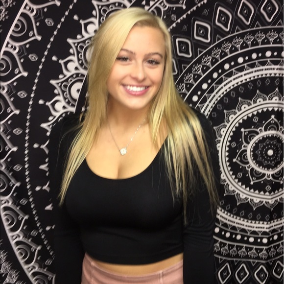 Profile Picture of Madison Cassidy (@madison_cassidy) on Poshmark