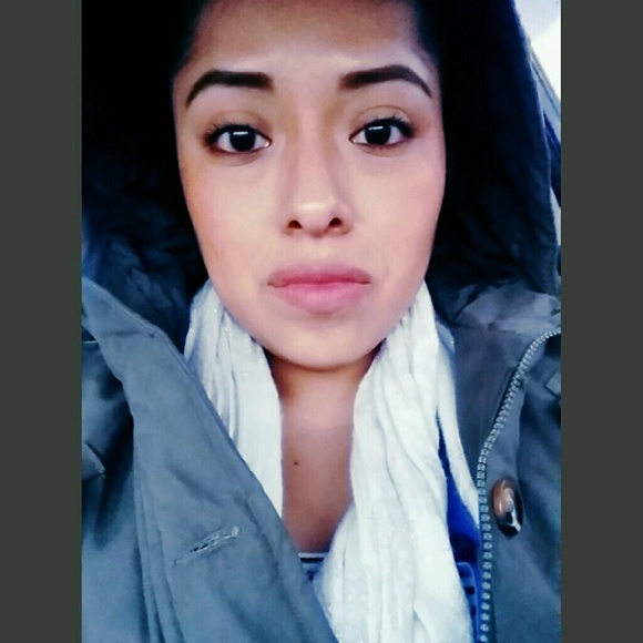 Profile Picture of Rosa Basurto (@basurros) on Poshmark