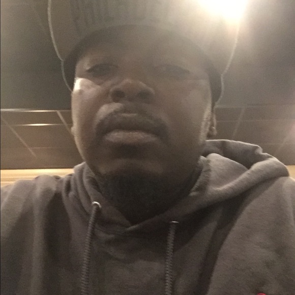 Profile Picture of Curtis Scott (@curt725) on Poshmark