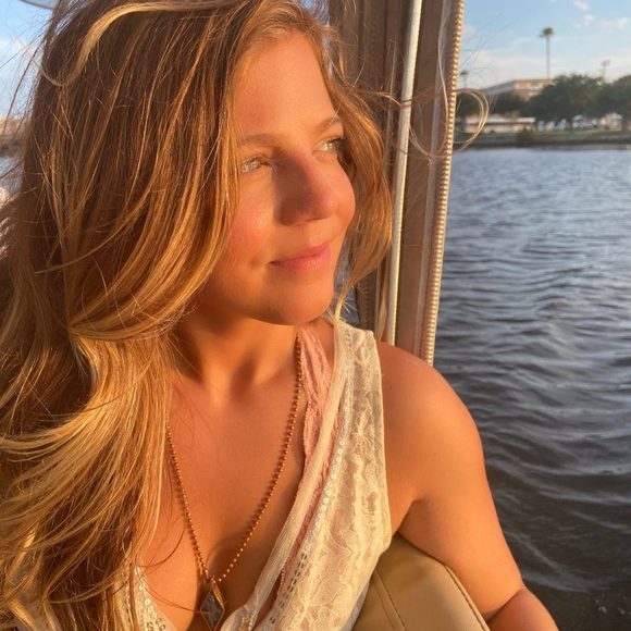 Profile Picture of Celeste Abeledo (@abeledoceleste) on Poshmark