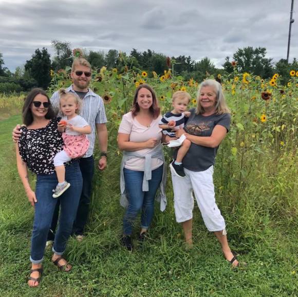 Profile Picture of Amy Labello (@amylabello) on Poshmark