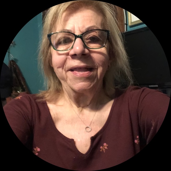 Profile Picture of Marie Moulinier (@mariemoulinier) on Poshmark
