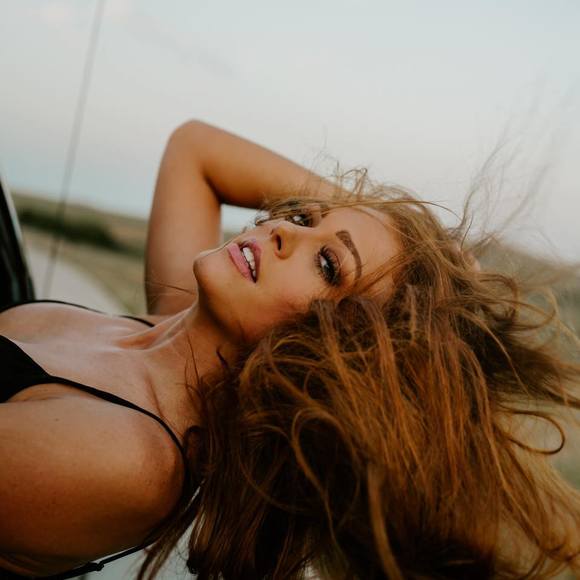 Profile Picture of Emma Swanda (@emmaswanda) on Poshmark