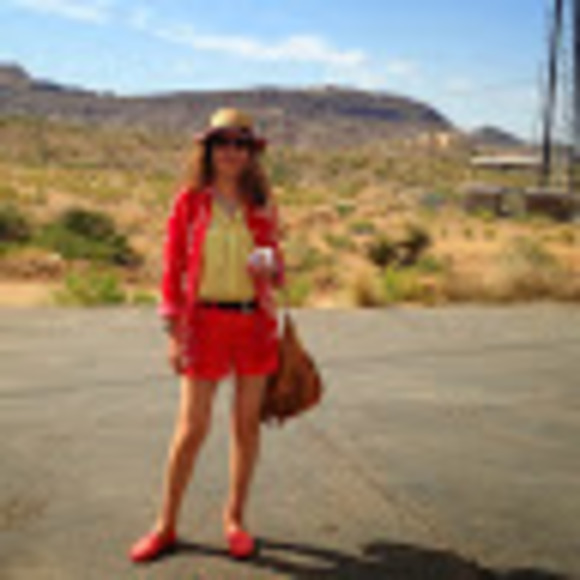 Profile Picture of Asta Bossick (@asta622) on Poshmark