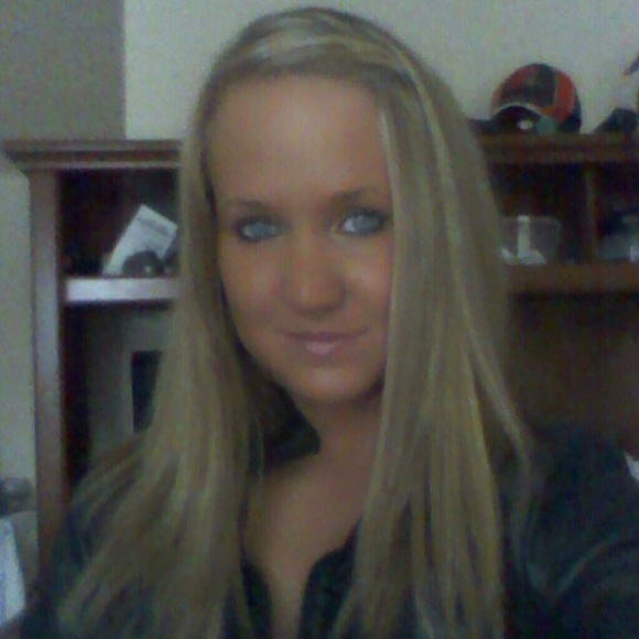 Profile Picture of Ashley Gerbec (@agerbec90) on Poshmark