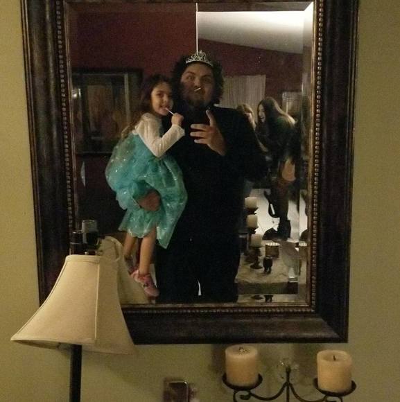 Profile Picture of Edward Reynaldos (@edwardrey17) on Poshmark