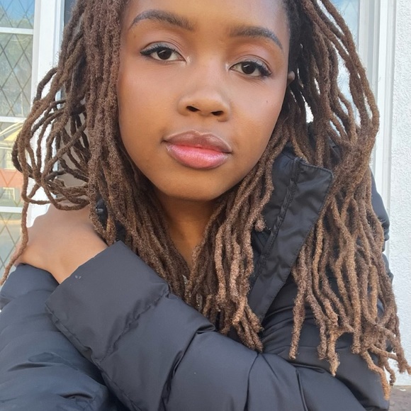 Profile Picture of Lorato Langeni (@loratolangeni) on Poshmark
