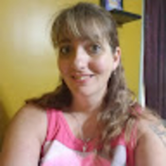 Profile Picture of Paula Boss (@pboss72) on Poshmark