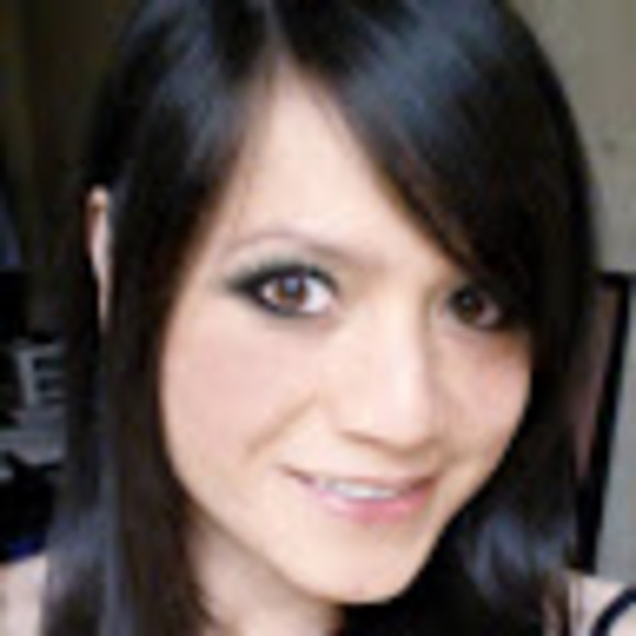 Profile Picture of Kate Lin (@eatmyfood101) on Poshmark