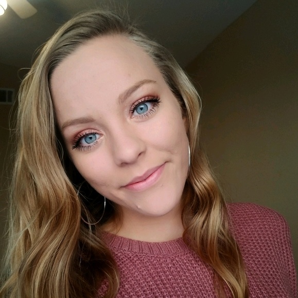 Profile Picture of Sarah Sawlaw (@sarah_sawlaw) on Poshmark