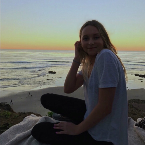 Profile Picture of Dani Rosenthal (@danirosenthall) on Poshmark