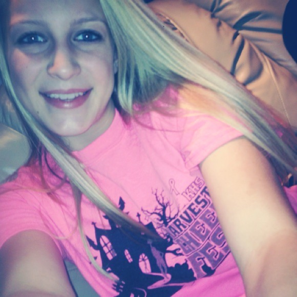 Profile Picture of Autum Thuerrauch (@autumk) on Poshmark