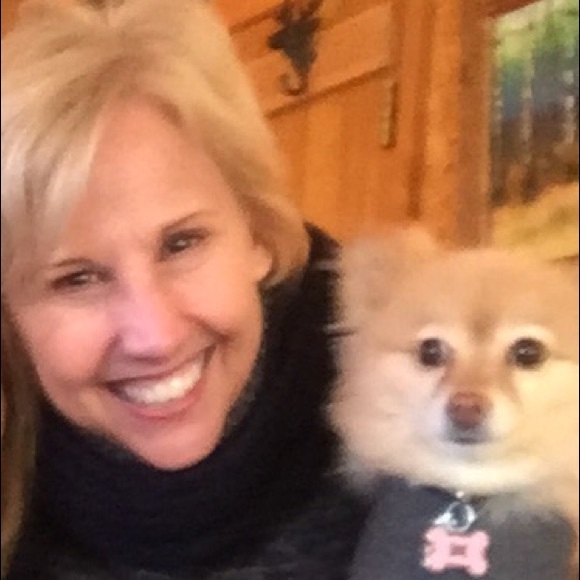 Profile Picture of Cindy Patton (@bubbles8036) on Poshmark