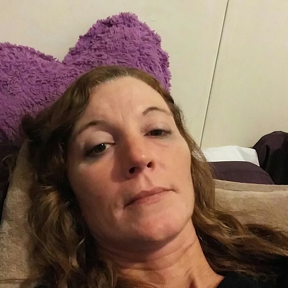 Profile Picture of Dawn Hazlett (@hzlttpurple1) on Poshmark