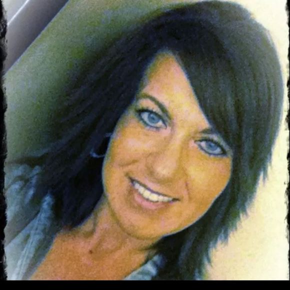 Profile Picture of Anne Neugebauer (@monker2001) on Poshmark