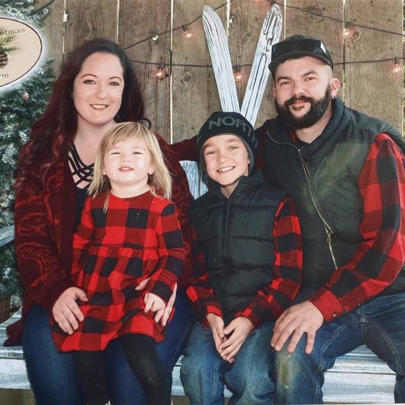 Profile Picture of Ashley Denby (@ashleydenbylmt) on Poshmark