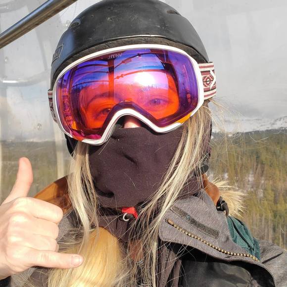 Profile Picture of Taylor Renfro (@renfrotn) on Poshmark