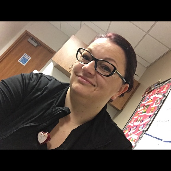Profile Picture of Elma Jelic (@elmajelic) on Poshmark