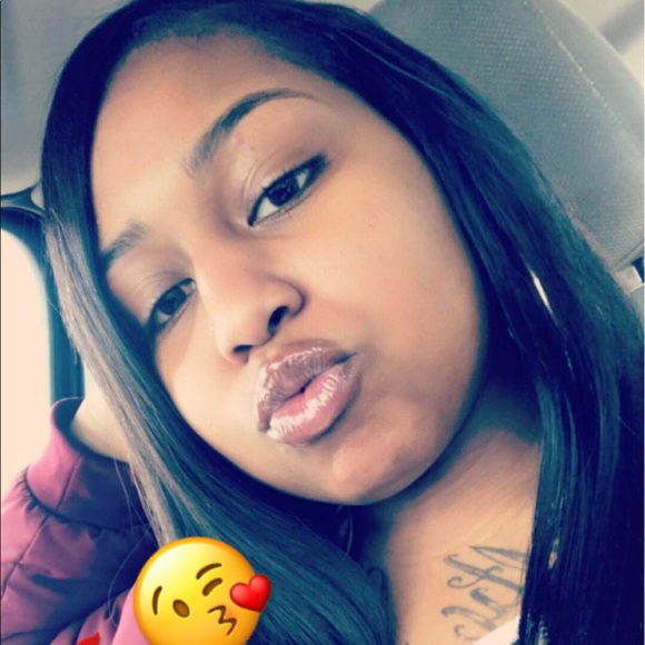 Profile Picture of Brianna Bufford (@brenee0724) on Poshmark