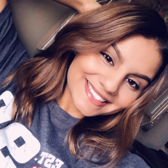 Profile Picture of Gisela Chavez (@giselaa439) on Poshmark