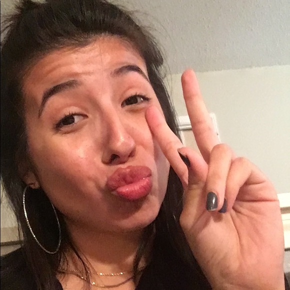 Profile Picture of Serena Ramirez (@edens_paradise) on Poshmark