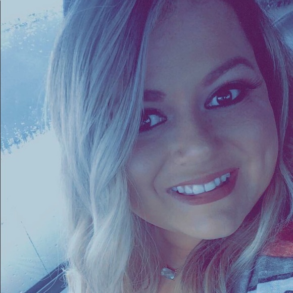 Profile Picture of Heather Hinderliter (@hindo12) on Poshmark