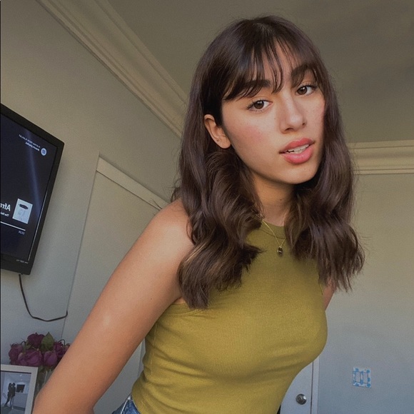 Profile Picture of Sofia Lara (@sofialaraa) on Poshmark