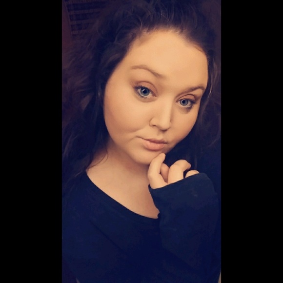 Profile Picture of Winter Keith (@winterbrookeee) on Poshmark