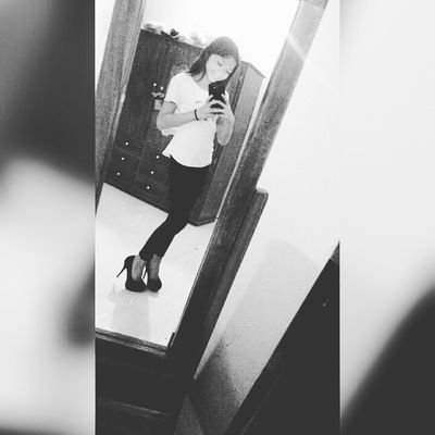 Profile Picture of Maria Laura Linares (@laurazheng24) on Twitter