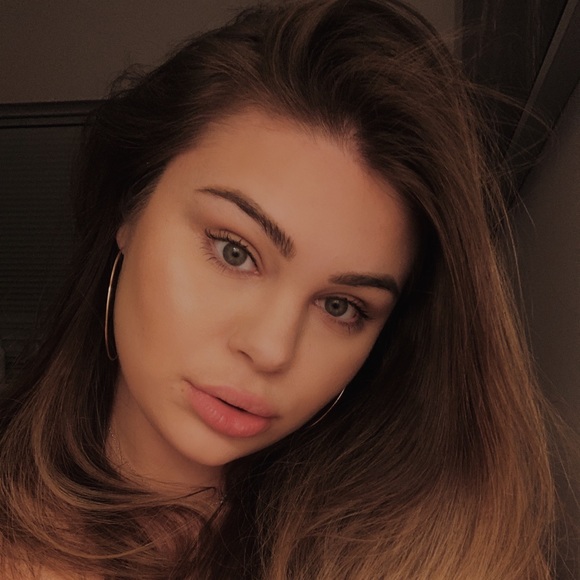 Taylor Manby - Poshmark Profile Picture of Taylor Manby (@taylormanby) on Poshmark