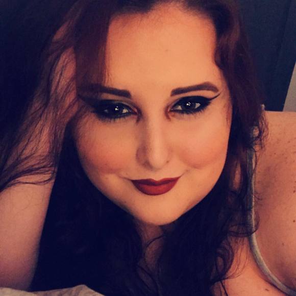 Taylor Fiola - Poshmark Profile Picture of Taylor Fiola (@rolyat2345) on Poshmark