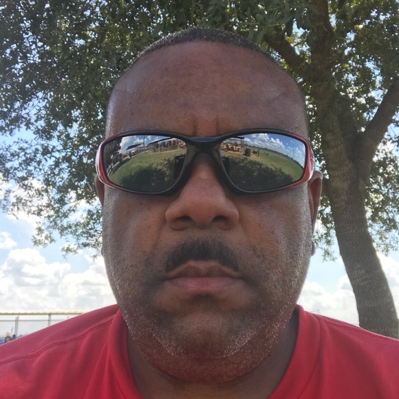 Profile Picture of Joseph Battiste (@stingray00) on Poshmark