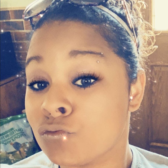 Profile Picture of Serena Kuecker (@serenakuecker15) on Poshmark