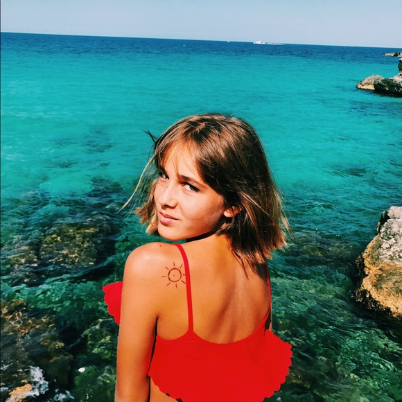 Profile Picture of Anita Stefanelli (@anitastefanelli) on Poshmark