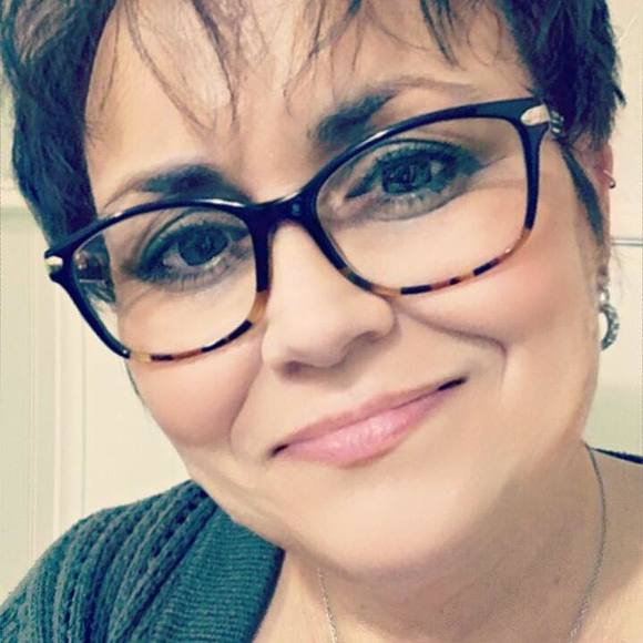 Profile Picture of Roxanne Ladouceur (@rvladouceur) on Poshmark