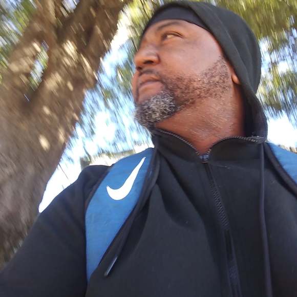 Profile Picture of Bryon Thompson (@bryonthompson) on Poshmark