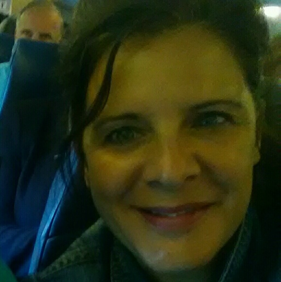 Profile Picture of Laurie Andrews (@lalala0622) on Poshmark