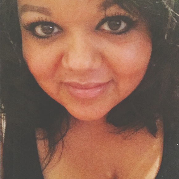 Profile Picture of Angelica Morales (@myangie) on Poshmark