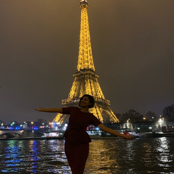 Profile Picture of Debanjana Chatterjee (@swee8sky) on Poshmark