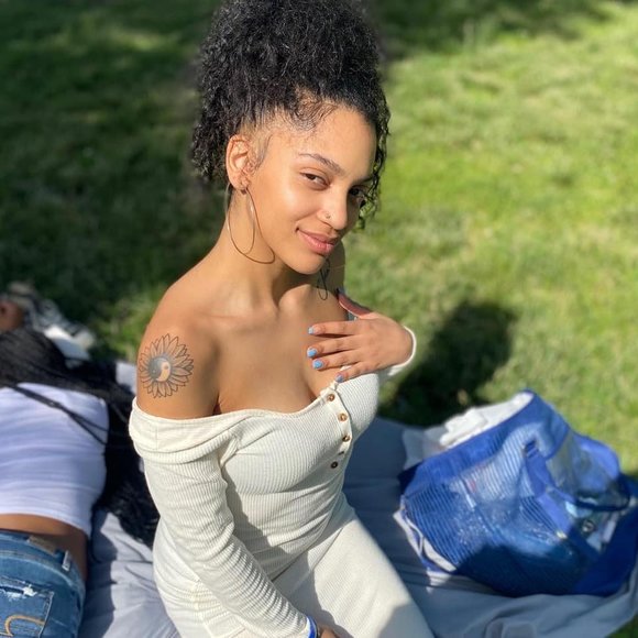 Profile Picture of Aliyah Armato (@aliyaharmato) on Poshmark