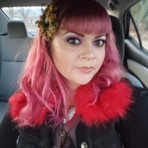 Profile Picture of Tiffany Olszewski (@tifftoes81) on Poshmark