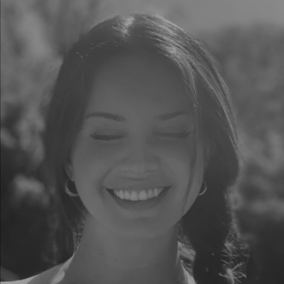 Profile Picture of Yaritza Alicea (@eveharri987) on Poshmark